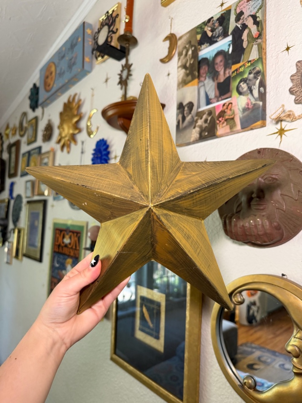 Decorative Five-Point Wall Star in Antique Gold